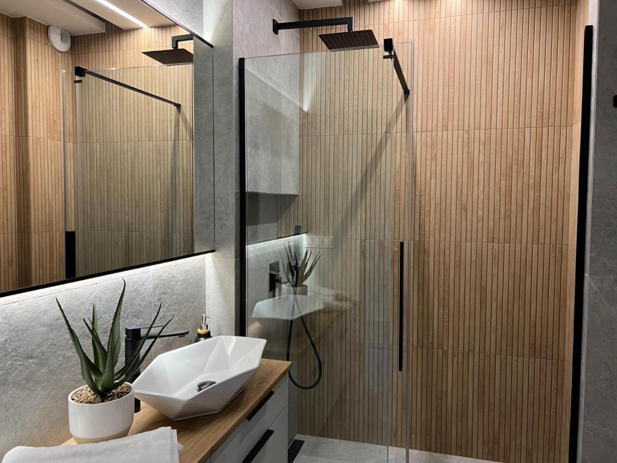 Family & Business Elegant Apartments Ul Lotnicza Centrum Galeria Korona - 1 Bedroom, Terrace, Air Conditioning, Garage - New! Kielce Exterior foto